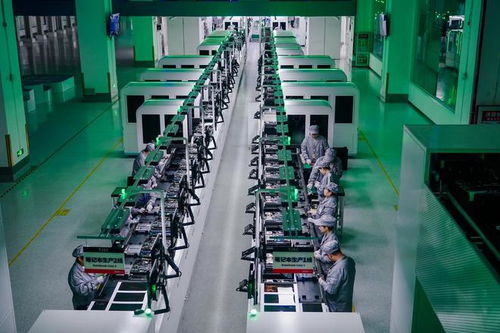 暗中 工作的智能工厂 机械手上长出了 眼睛 丨新经济 再出发